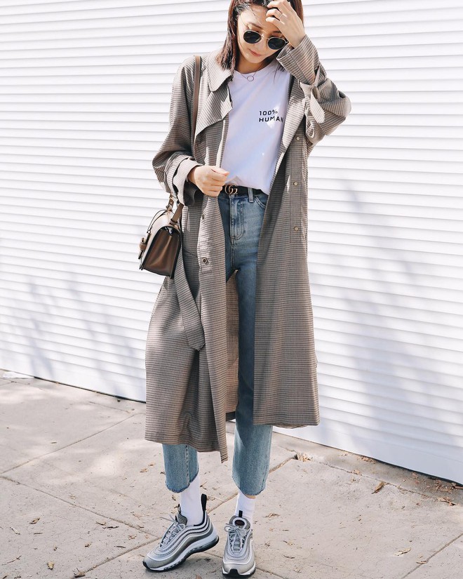Quanh năm suốt tháng diện quần jeans thì các nàng phải học ngay 4 tips mặc chuẩn đẹp lại giúp kéo dài chân cả tấc này - Ảnh 4. Quanh năm suốt tháng diện quần jeans thì các nàng phải học ngay 4 tips mặc chuẩn đẹp lại giúp kéo dài chân cả tấc này - Ảnh 4.