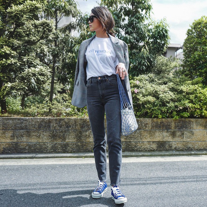 Quanh năm suốt tháng diện quần jeans thì các nàng phải học ngay 4 tips mặc chuẩn đẹp lại giúp kéo dài chân cả tấc này - Ảnh 2. Quanh năm suốt tháng diện quần jeans thì các nàng phải học ngay 4 tips mặc chuẩn đẹp lại giúp kéo dài chân cả tấc này - Ảnh 2.
