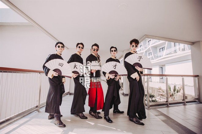 Đ&aacute;m cưới l&atilde;ng mạn v&agrave; ngọt ng&agrave;o của so&aacute;i ca Hoan Lạc Tụng với bạn g&aacute;i sau nhiều năm chung sống - Ảnh 3.