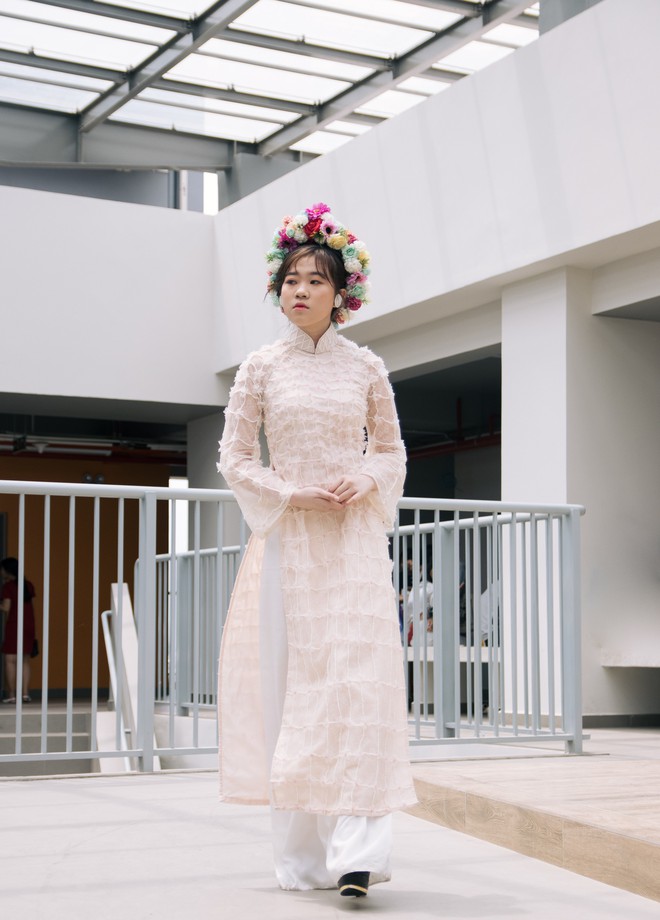 Ngắm bộ sưu tập áo dài cực chất trong đồ án tốt nghiệp của sinh viên mà cứ ngỡ lạc vào Vietnam International Fashion Week - Ảnh 20.