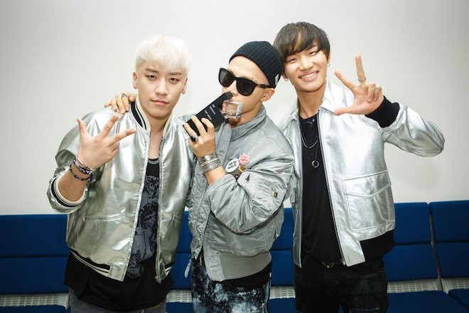 Taeyang & Daesung gửi lời nhắn nhủ đến em &uacute;t Seungri từ qu&acirc;n ngũ - Ảnh 2.