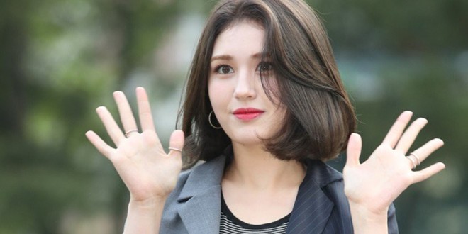 Bị netizen công kích việc không debut cùng TWICE và vô lễ với JYP, Somi đã bật lại như thế nào? - Ảnh 2.