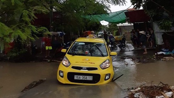 T&agrave;i xế taxi bị cuốn v&agrave;o cống nước, mất t&iacute;ch ở Hải Ph&ograve;ng - Ảnh 2.