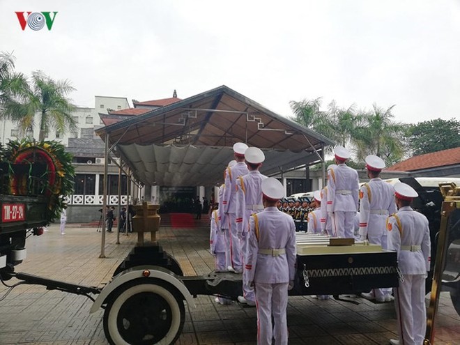 Lễ tang Chủ tịch nước Trần Đại Quang: Linh xa đưa chủ tịch nước về đất Mẹ - Ảnh 13.