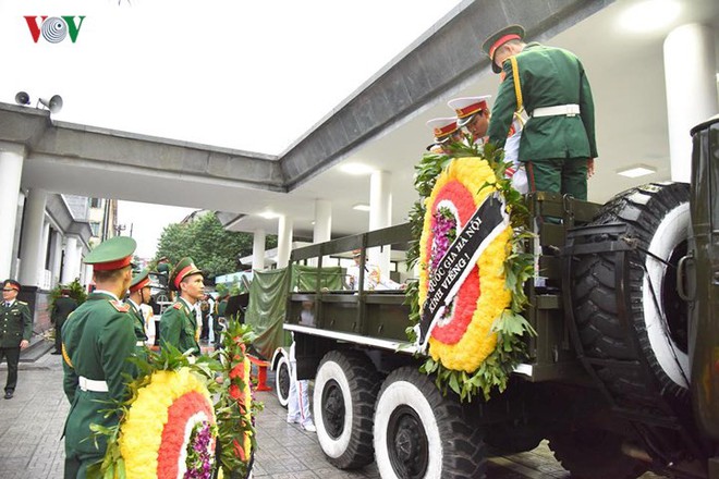 Lễ tang Chủ tịch nước Trần Đại Quang: Linh xa đưa chủ tịch nước về đất Mẹ  - Ảnh 3.