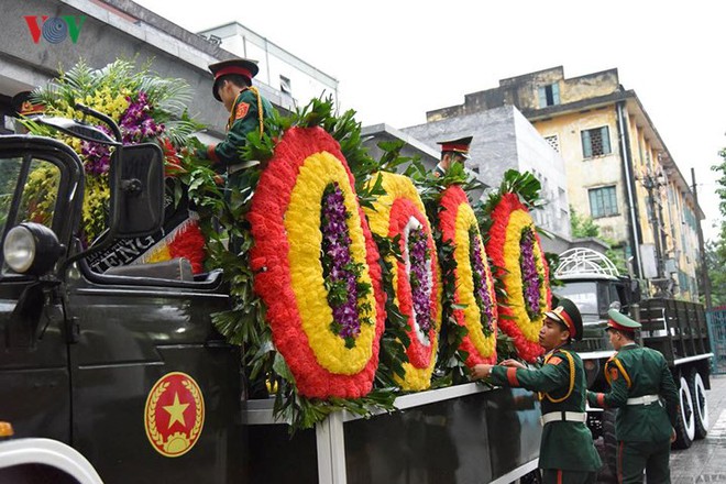 Lễ tang Chủ tịch nước Trần Đại Quang: Linh xa đưa chủ tịch nước về đất Mẹ - Ảnh 6.