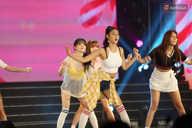 Seolhyun và Hyomin sexy hết cỡ, Phạm Quỳnh Anh và Ưng Hoàng Phúc bùng nổ với màn song ca tại show Hàn-Việt - Ảnh 33.