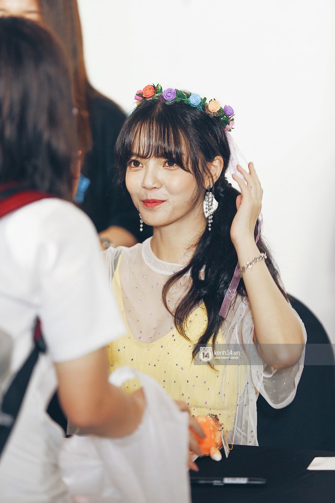 Báu vật quốc dân Seolhyun quyến rũ khó cưỡng, Hyomin rạng rỡ bên dàn chân dài AOA tại fansign ở Việt Nam - Ảnh 12.