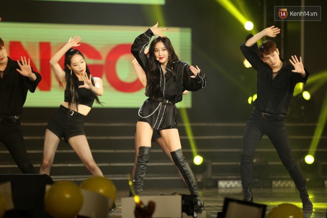 Seolhyun v&agrave; Hyomin sexy hết cỡ, Phạm Quỳnh Anh v&agrave; Ưng Ho&agrave;ng Ph&uacute;c b&ugrave;ng nổ với m&agrave;n song ca tại show H&agrave;n-Việt - Ảnh 18.