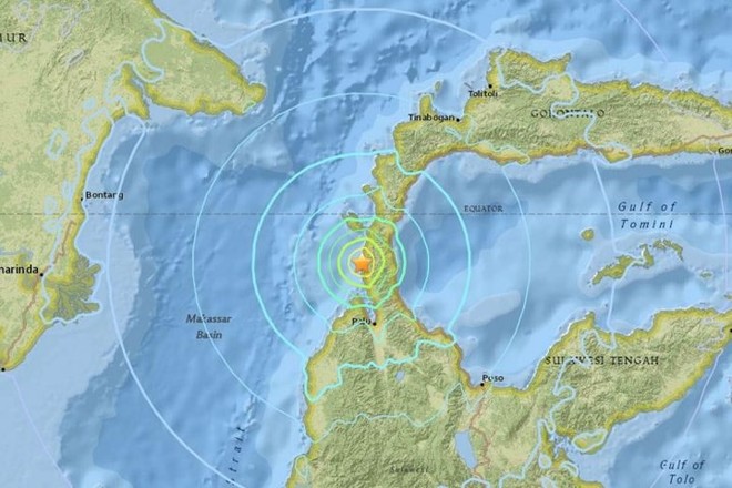 Hiện trường tan hoang sau trận động đất, sóng thần ở Indonesia - Ảnh 10.