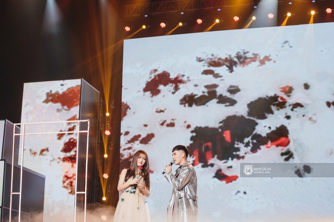 Khoảnh khắc đẹp của dàn sao Việt-Hàn trong show diễn đêm qua khiến khán giả bùng nổ - Ảnh 13.
