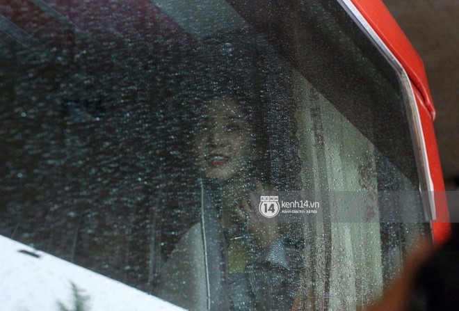 Dara đẹp không tì vết, hack tuổi khó tin bên dàn sao Hàn tại sân bay Tân Sơn Nhất - Ảnh 10.