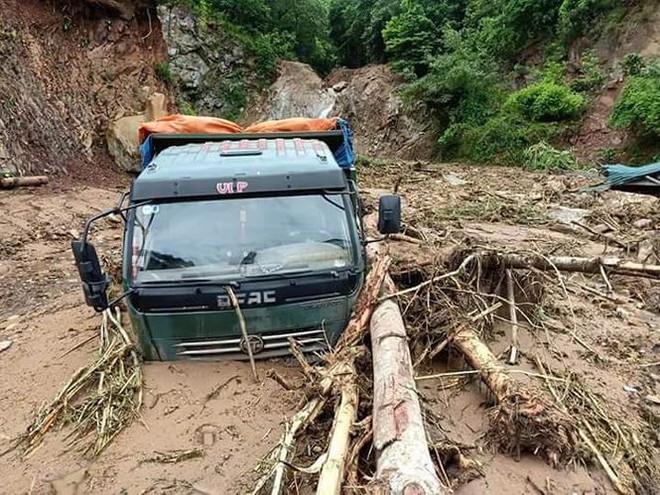 Hình ảnh mưa lũ tàn phá khủng khiếp ở Mường Lát - Ảnh 2.