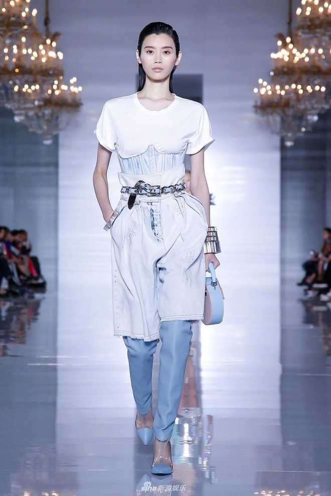 Dàn minh tinh Cbiz tại Paris Fashion Week: Angela Baby đẹp hết nấc, Nhàn Phi đẳng cấp bên Ngụy Anh Lạc - Ảnh 15.