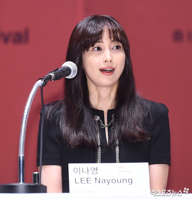 B&agrave; x&atilde; Won Bin bất ngờ trở lại sau 3 năm cưới: Nhan sắc tuột dốc nhưng đ&ocirc;i ch&acirc;n si&ecirc;u d&agrave;i vẫn đủ sức g&acirc;y b&atilde;o - Ảnh 7.