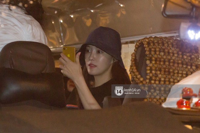Bị biển fan Việt bao v&acirc;y giữa đ&ecirc;m, Hyomin (T-ara) vẫn qu&aacute; đẹp, khoe l&agrave;n da đ&aacute;ng ngưỡng mộ tại s&acirc;n bay T&acirc;n Sơn Nhất - Ảnh 11.