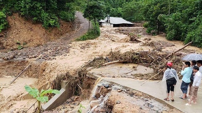 Dự báo thời tiết: Bắc bộ giảm mưa trong tháng 9, bão lũ dịch chuyển vào miền Trung - Ảnh 1.