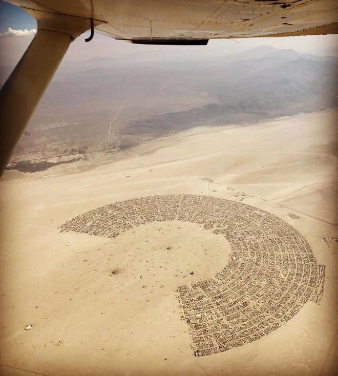 Chùm ảnh: Lễ hội hoang dại Burning Man 2018 sẽ khiến bạn ngỡ như đang lạc vào một bộ phim khoa học viễn tưởng - Ảnh 10.