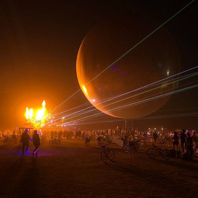 Chùm ảnh: Lễ hội hoang dại Burning Man 2018 sẽ khiến bạn ngỡ như đang lạc vào một bộ phim khoa học viễn tưởng - Ảnh 14.