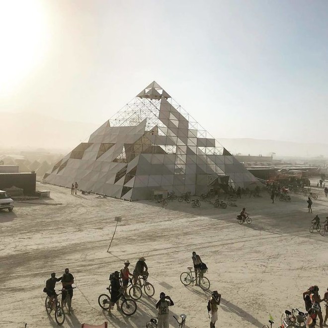 Chùm ảnh: Lễ hội hoang dại Burning Man 2018 sẽ khiến bạn ngỡ như đang lạc vào một bộ phim khoa học viễn tưởng - Ảnh 22.