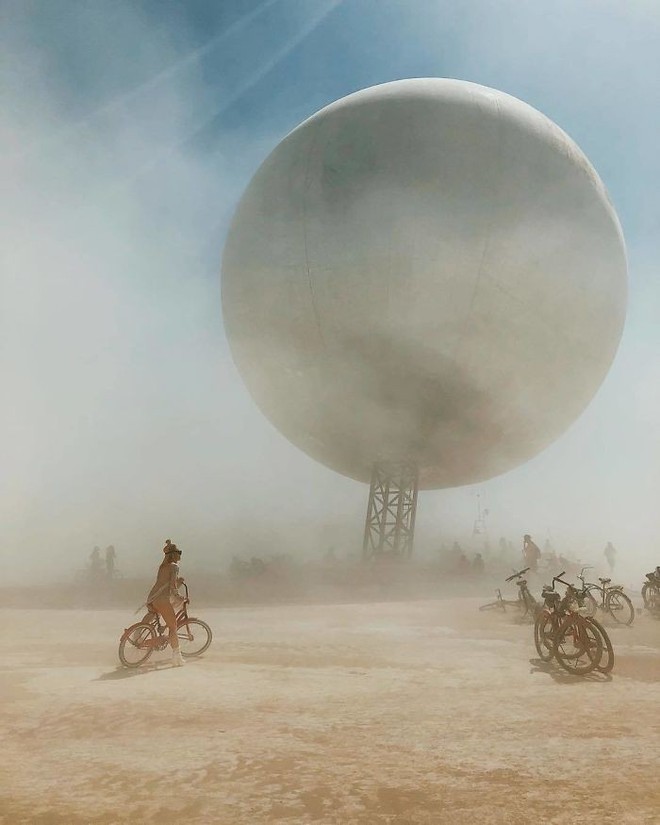 Chùm ảnh: Lễ hội hoang dại Burning Man 2018 sẽ khiến bạn ngỡ như đang lạc vào một bộ phim khoa học viễn tưởng - Ảnh 24.