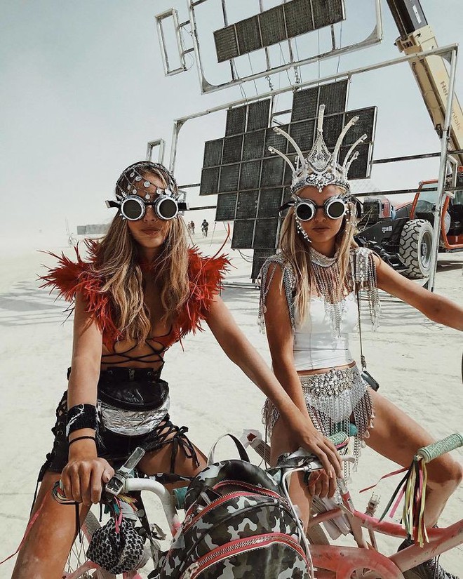 Chùm ảnh: Lễ hội hoang dại Burning Man 2018 sẽ khiến bạn ngỡ như đang lạc vào một bộ phim khoa học viễn tưởng - Ảnh 28.