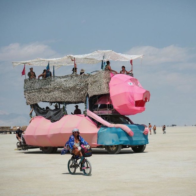 Chùm ảnh: Lễ hội hoang dại Burning Man 2018 sẽ khiến bạn ngỡ như đang lạc vào một bộ phim khoa học viễn tưởng - Ảnh 34.