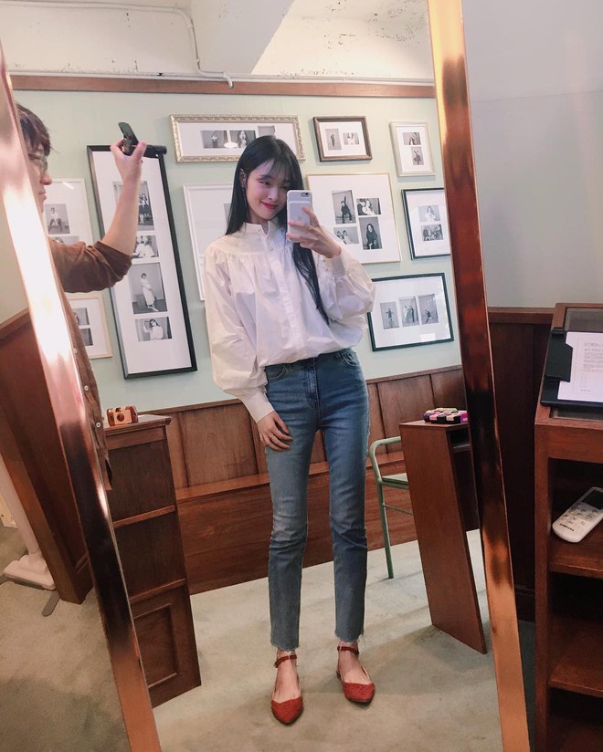 Kh&ocirc;ng hở hang, g&acirc;y shock, Sulli vẫn sẽ đẹp v&agrave; thu h&uacute;t nếu k&iacute;n cổng cao tường  - Ảnh 3.
