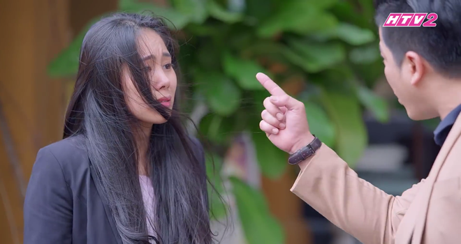 Gạo Nếp Gạo Tẻ: Nh&igrave;n C&ocirc;ng thẳng tay t&aacute;t vợ, nh&acirc;n t&igrave;nh ngồi tr&ecirc;n &ocirc; t&ocirc; sững sờ đến cạn lời - Ảnh 2.