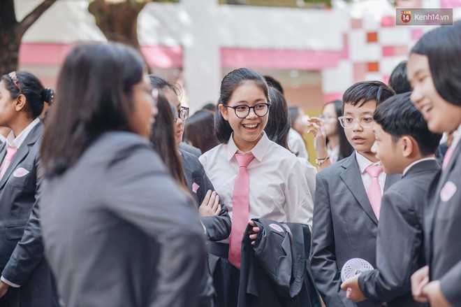 Lễ khai giảng ở TH School - ng&ocirc;i trường m&agrave;u hồng trong mơ của teen H&agrave; Nội - Ảnh 2.