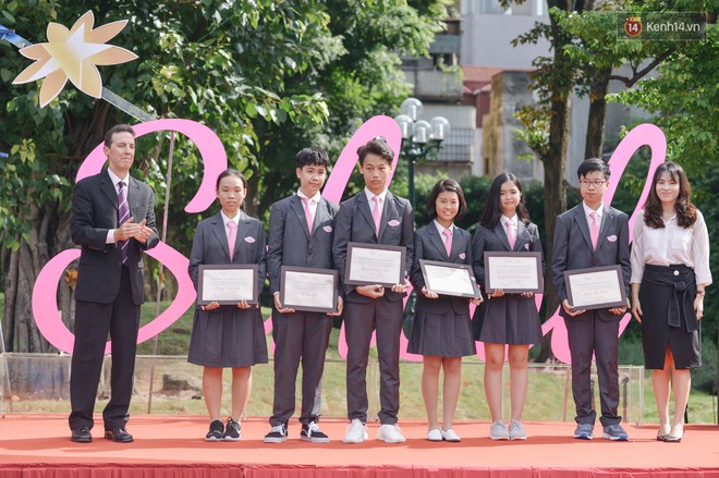Lễ khai giảng ở TH School - ng&ocirc;i trường m&agrave;u hồng trong mơ của teen H&agrave; Nội - Ảnh 10.