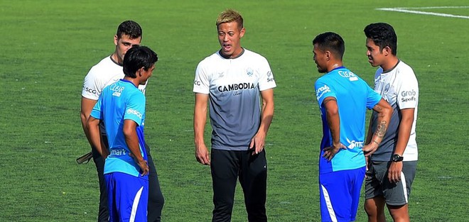 Siêu sao Nhật Bản lần đầu huấn luyện tuyển Campuchia - Ảnh 3.