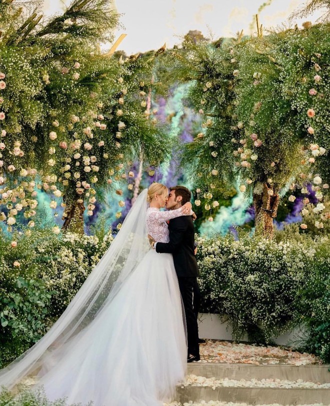 Vogue khẳng định: Đám cưới của Chiara Ferragni hot hơn cả đám cưới cổ tích của hoàng tử Harry và Meghan Markle! - Ảnh 1.