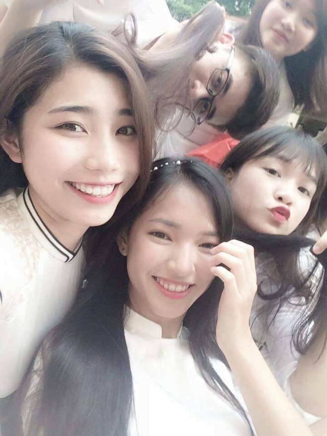 Châu Bùi thời lớp 7 mặt búng ra sữa, cũng theo