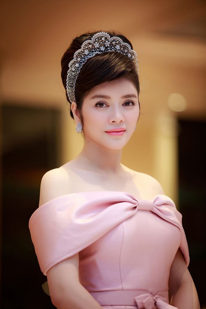 Học lỏm sao Vbiz b&iacute; k&iacute;p giật spotlight tr&ecirc;n thảm đỏ: Từ &aacute;o v&aacute;y bạc tỷ đến cưỡi ngựa đổ bộ như nữ ho&agrave;ng! - Ảnh 13.
