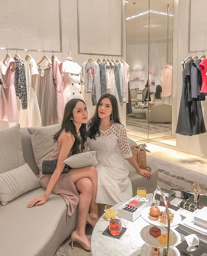 Cuộc sống sang chảnh của cặp bạn th&acirc;n blogger xinh đẹp, nổi tiếng h&agrave;ng đầu Indonesia - Ảnh 12.