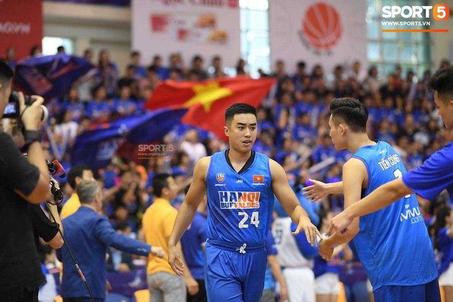 Hạ Hanoi Buffaloes ngay tr&ecirc;n s&acirc;n kh&aacute;ch, Cantho Catfish đăng quang VBA 2018 - Ảnh 12.