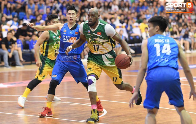 Hạ Hanoi Buffaloes ngay tr&ecirc;n s&acirc;n kh&aacute;ch, Cantho Catfish đăng quang VBA 2018 - Ảnh 13.