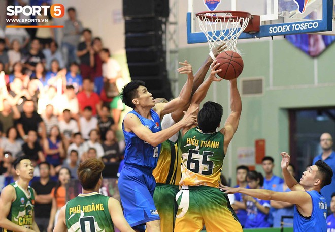 Hạ Hanoi Buffaloes ngay tr&ecirc;n s&acirc;n kh&aacute;ch, Cantho Catfish đăng quang VBA 2018 - Ảnh 14.
