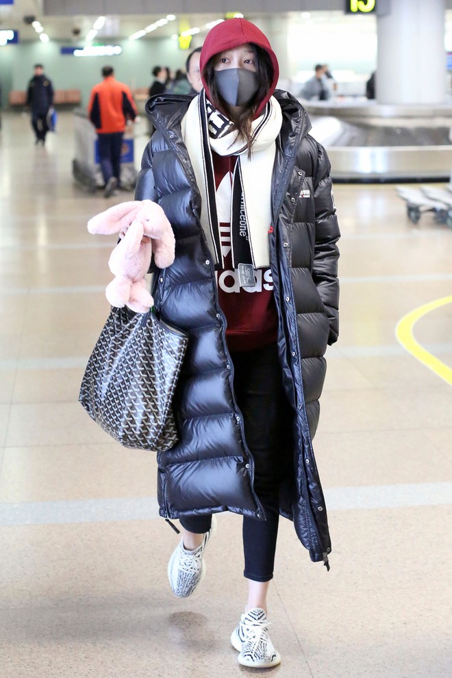 Xinh đẹp nhường vậy m&agrave; &ldquo;bạn g&aacute;i Luhan&rdquo; c&agrave;ng ng&agrave;y c&agrave;ng ăn mặc xuề x&ograve;a, k&eacute;m chỉn chu - Ảnh 6.