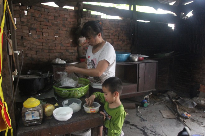 Bố bỏ đi, nam sinh lớp 12 phải nghỉ học để chăm mẹ tâm thần cùng anh trai chấn thương sọ não - Ảnh 7.