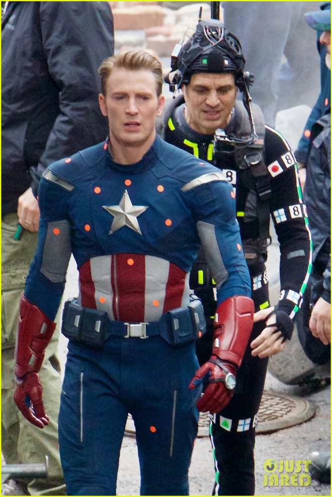 Avengers 4 vừa tiết lộ c&aacute;c si&ecirc;u anh h&ugrave;ng sẽ xuy&ecirc;n kh&ocirc;ng về qu&aacute; khứ? - Ảnh 1.