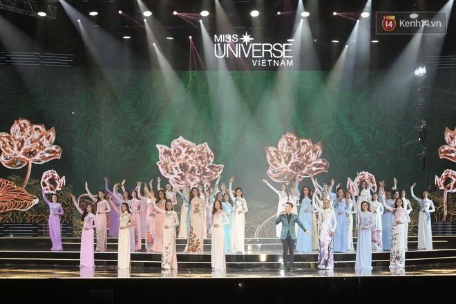 Ch&uacute;ng t&ocirc;i đang xem chung kết HHHV Việt Nam 2017 hay Gala ch&agrave;o xu&acirc;n Mậu Tuất sớm 1 th&aacute;ng thế n&agrave;y? - Ảnh 8.