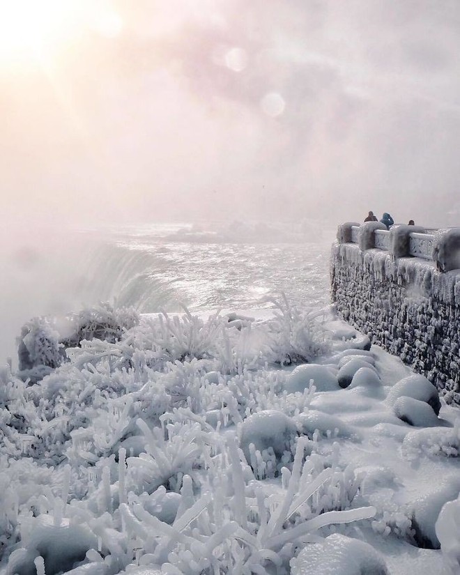 Ngắm thác nước Niagara đẹp đến kỳ ảo trong mùa băng giá - Ảnh 19.