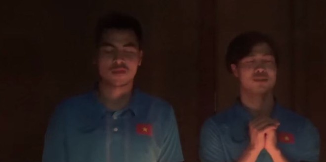 C&ocirc;ng Phượng bị &uacute;p b&aacute;nh kem v&agrave;o mặt trong tiệc sinh nhật với U23 Việt Nam - Ảnh 1.