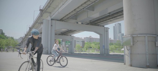 Ch&iacute; Thiện đơn độc tới mức ảo tưởng thỏ b&ocirc;ng l&agrave; bạn g&aacute;i trong MV mới - Ảnh 5.