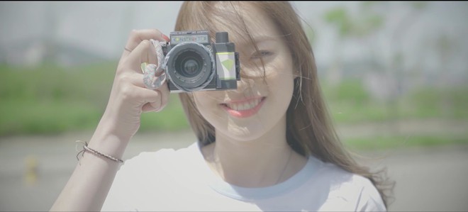 Ch&iacute; Thiện đơn độc tới mức ảo tưởng thỏ b&ocirc;ng l&agrave; bạn g&aacute;i trong MV mới - Ảnh 4.