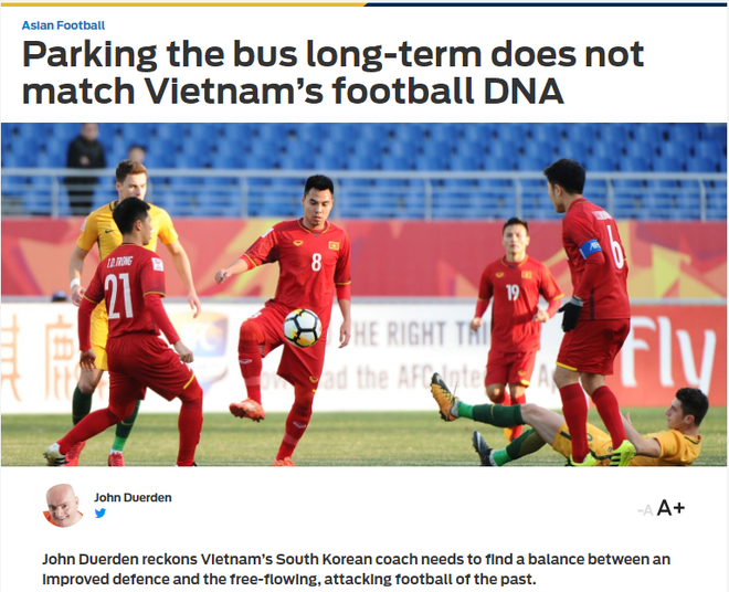 Dựng xe buýt không phù hợp với truyền thống bóng đá Việt Nam - Ảnh 1.
