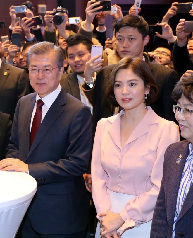 Sau vợ Song Hye Kyo, đến lượt Song Joong Ki lịch lãm, điển trai dự sự kiện tầm cỡ cùng Tổng thống Hàn - Ảnh 15.