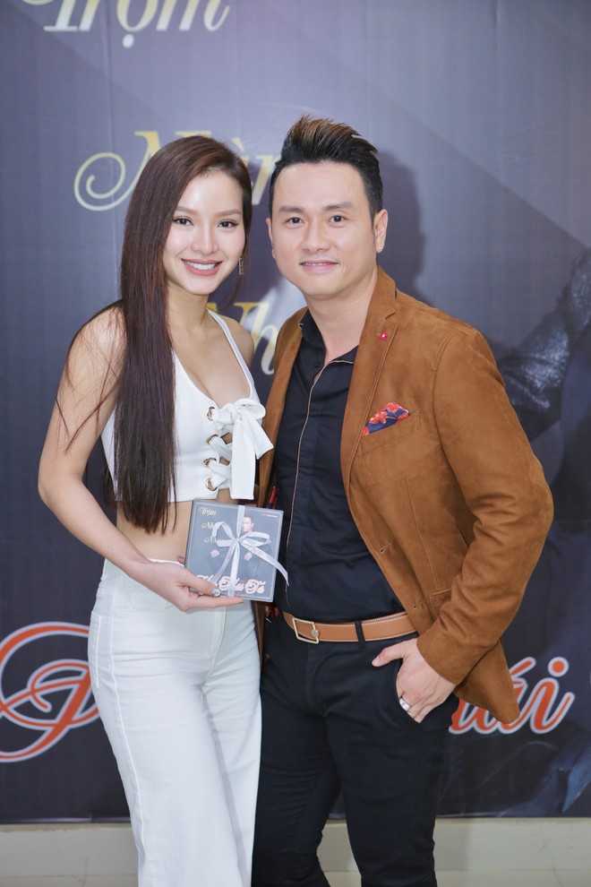 H&agrave;n Th&aacute;i T&uacute; lần đầu h&aacute;t nhạc Bolero, ki&ecirc;n quyết ra album dạng CD d&ugrave; biết b&aacute;n kh&ocirc;ng c&oacute; lời - Ảnh 6.
